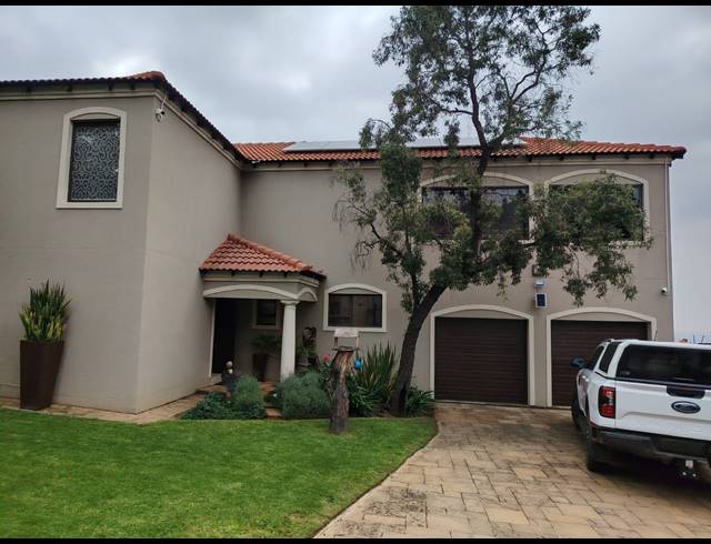4 BEDROOM TOWNHOUSE FOR SALE IN CASHAN